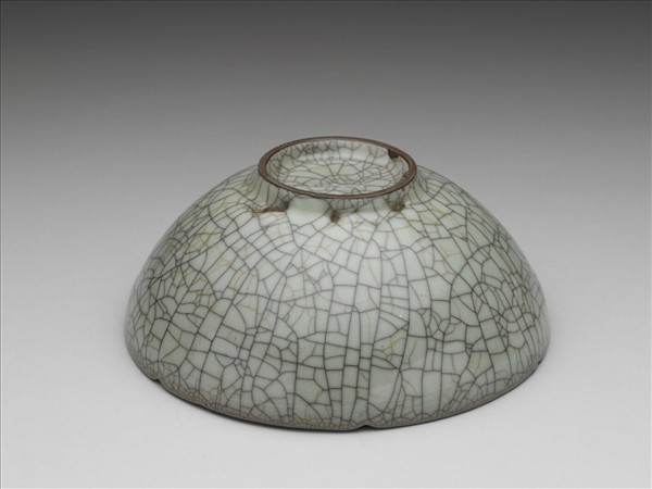 哥窯 青瓷葵瓣口碗