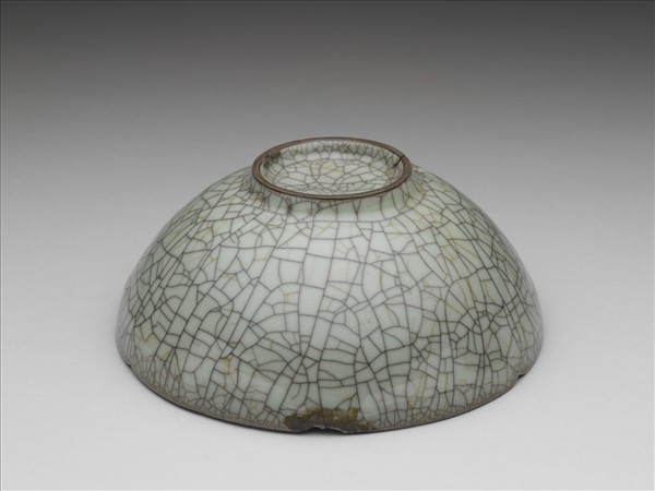 哥窯 青瓷葵瓣口碗