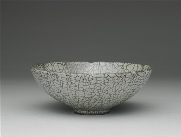 哥窯 青瓷葵瓣口碗