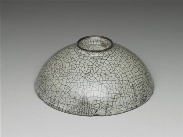 哥窯 青瓷葵瓣口碗