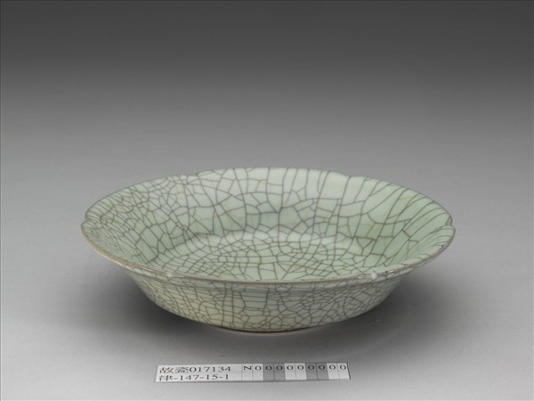 哥窯 青瓷葵瓣口盤