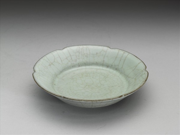 官窯 青瓷葵瓣口碟