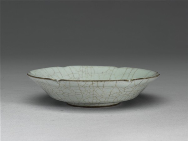 官窯 青瓷葵瓣口碟