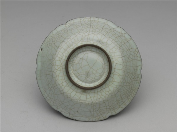 官窯 青瓷葵瓣口碟