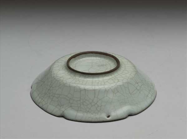 官窯 青瓷葵瓣口碟