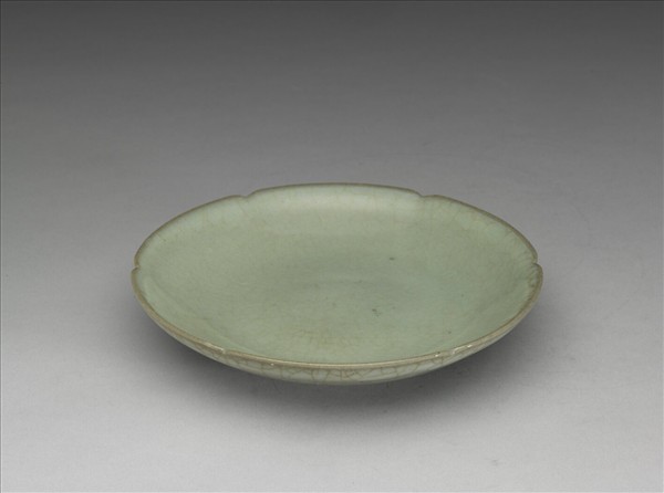 官窯 青瓷葵瓣口碟