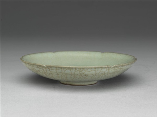 官窯 青瓷葵瓣口碟