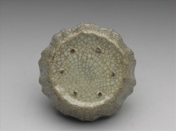 哥窯 青瓷牡丹花式洗