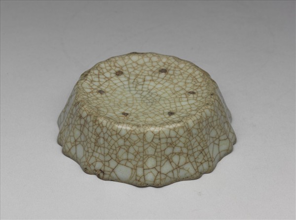 哥窯 青瓷牡丹花式洗