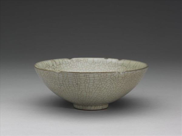 哥窯 青瓷葵瓣口碗