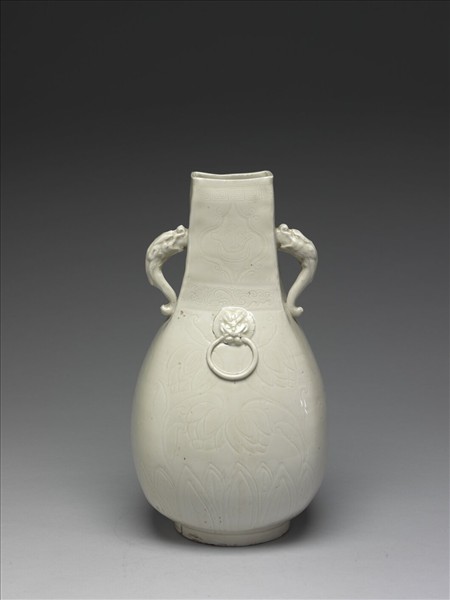 定窯 白瓷劃花鋪首龍耳方壺