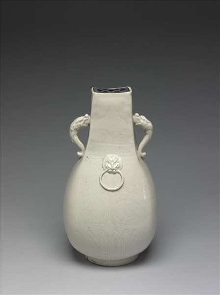 定窯 白瓷劃花鋪首龍耳方壺