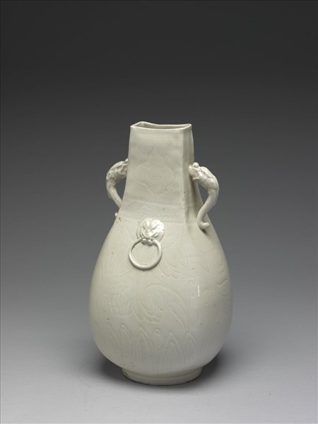 定窯 白瓷劃花鋪首龍耳方壺