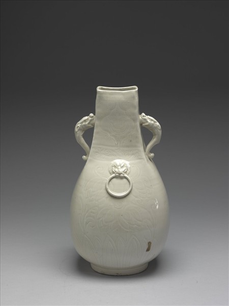 定窯 白瓷劃花鋪首龍耳方壺