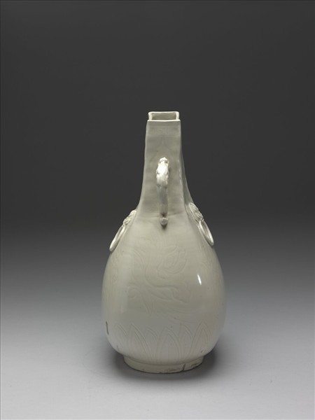 定窯 白瓷劃花鋪首龍耳方壺