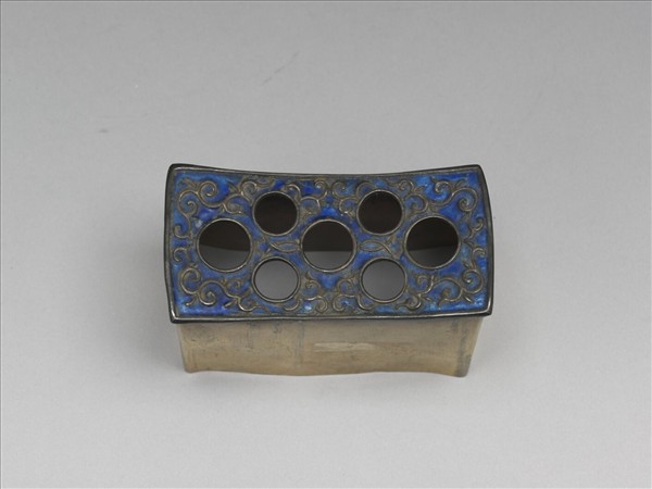 定窯 白瓷劃花鋪首龍耳方壺