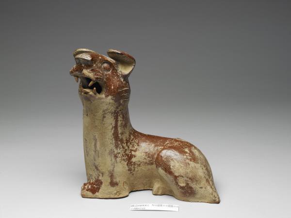 褐釉陶犬