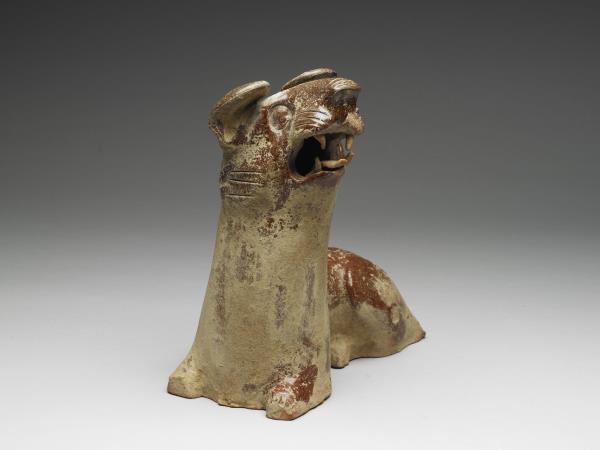 褐釉陶犬