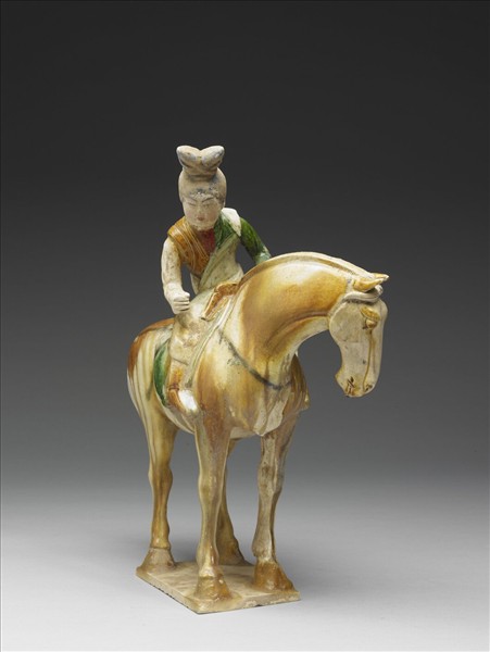 三彩馬球仕女俑