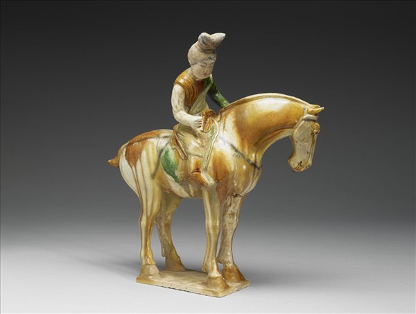 三彩馬球仕女俑