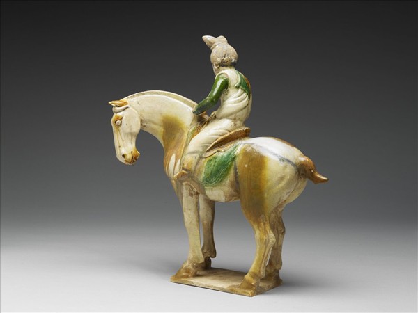 三彩馬球仕女俑