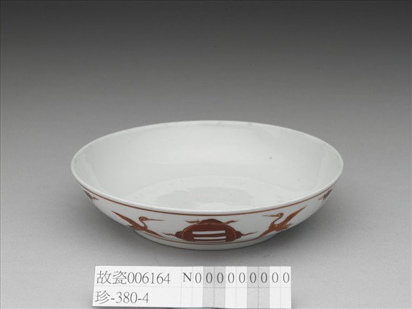 白瓷描紅雲鶴八卦紋盤