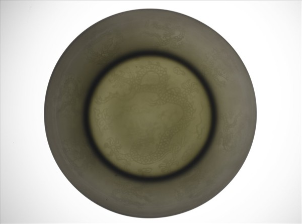 白瓷暗花龍紋盤