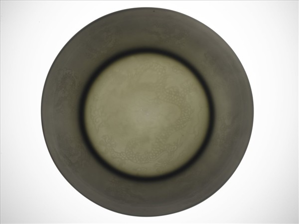 白瓷暗花龍紋盤