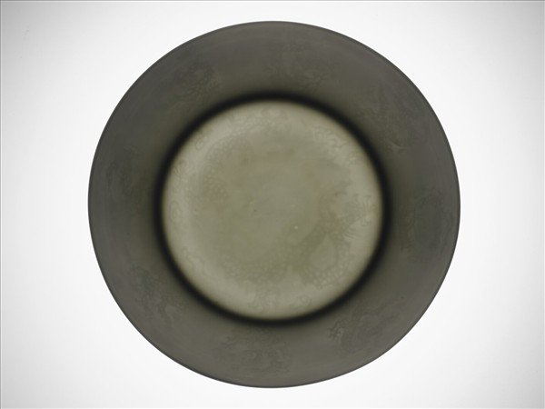 白瓷暗花龍紋盤