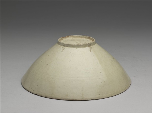 定窯 白瓷印花蓮塘水鳥紋碗