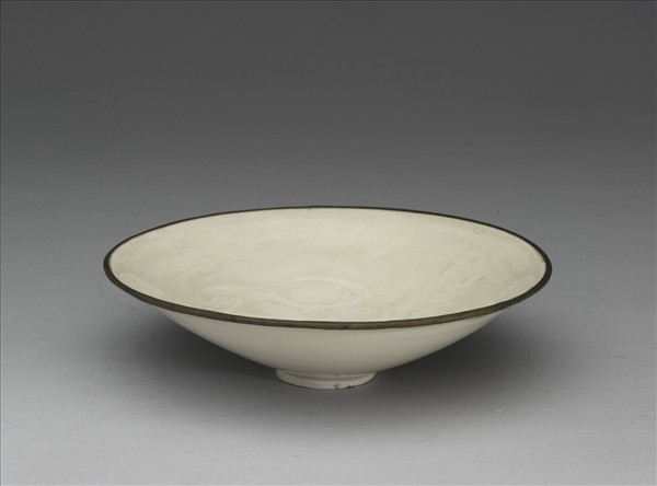 定窯 白瓷劃花雙魚紋碗