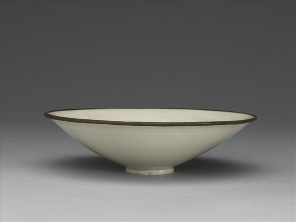 定窯 白瓷劃花雙魚紋碗