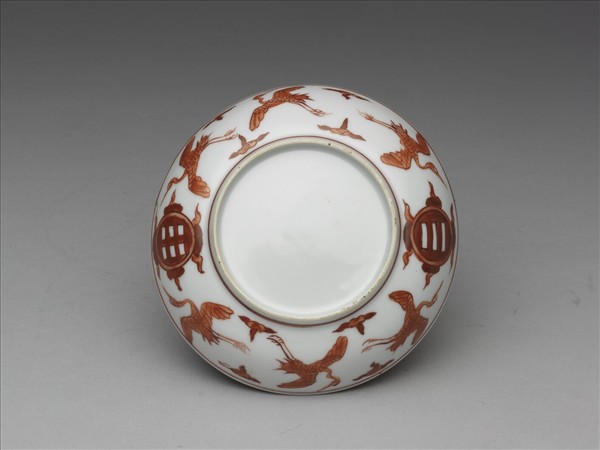 白瓷描紅雲鶴八卦紋盤