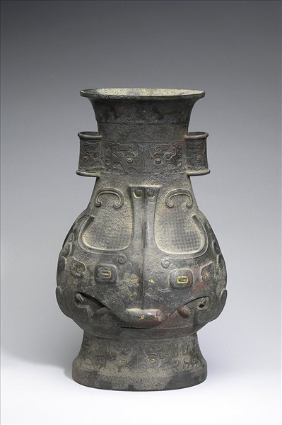 獸面紋貫耳壺