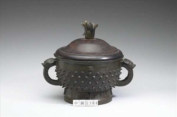 乳丁回首夔紋簋