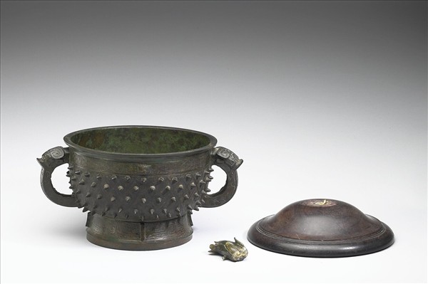 乳丁回首夔紋簋