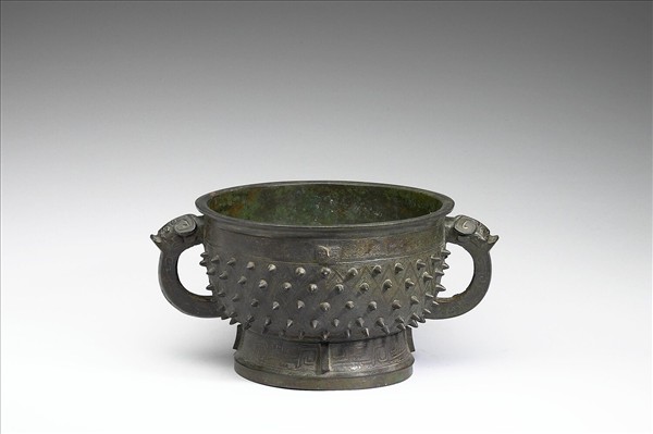 乳丁回首夔紋簋