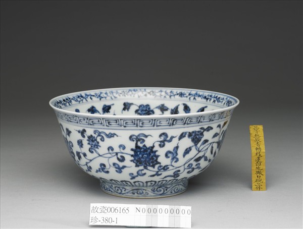 青花四季花卉紋碗