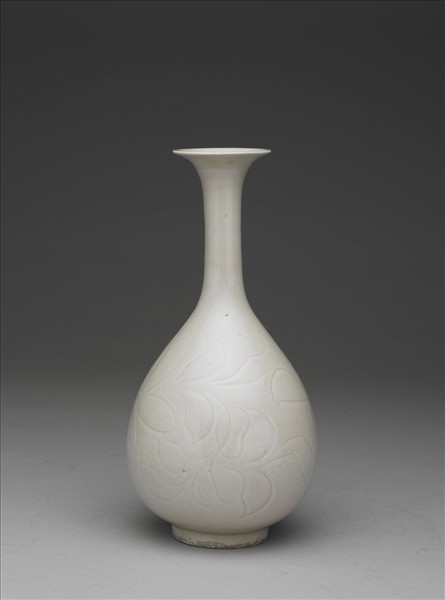定窯 白瓷劃花蓮紋長頸瓶