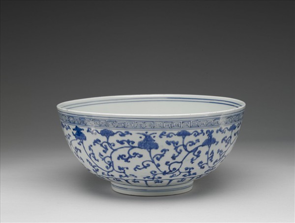 青花纏枝靈芝八寶紋碗