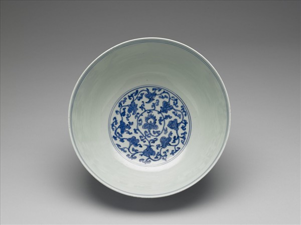 青花纏枝靈芝八寶紋碗