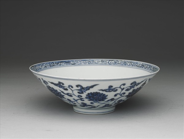 青花番蓮紋碗