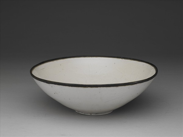 定窯 白瓷劃花萱草紋碗