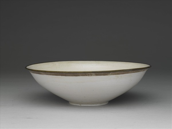 定窯 白瓷劃花蓮塘雙鳧紋碗