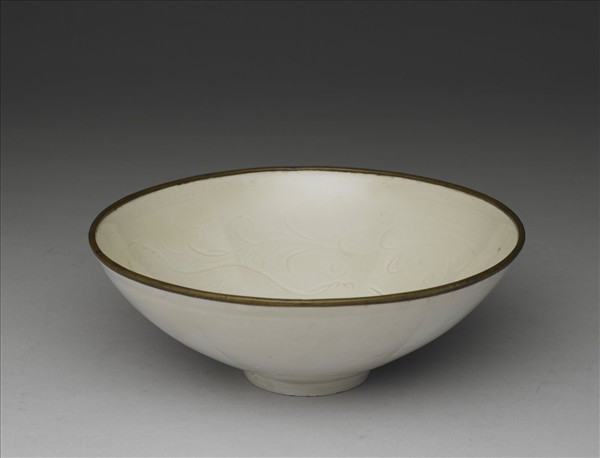 定窯 白瓷劃花蓮花紋碗