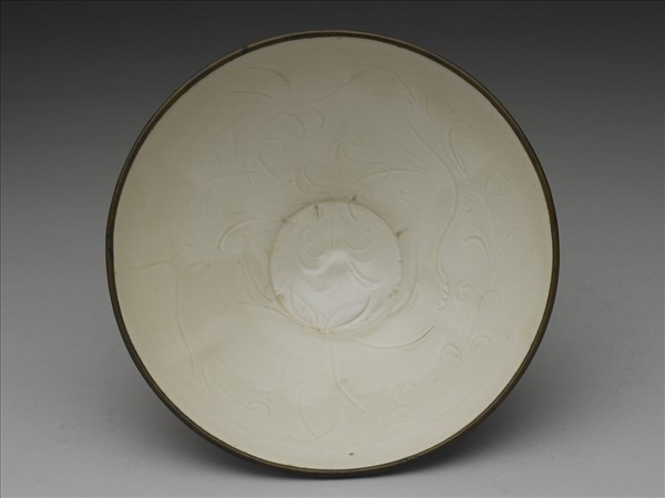 定窯 白瓷劃花蓮花紋碗