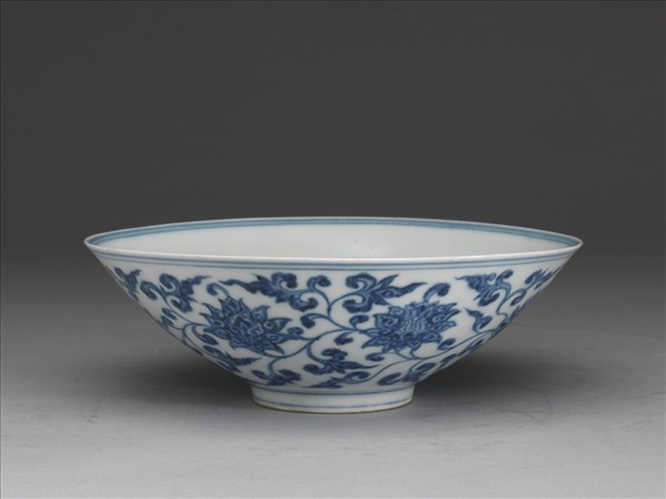 青花番蓮紋碗