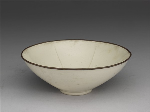 定窯 白瓷劃花蓮花紋碗