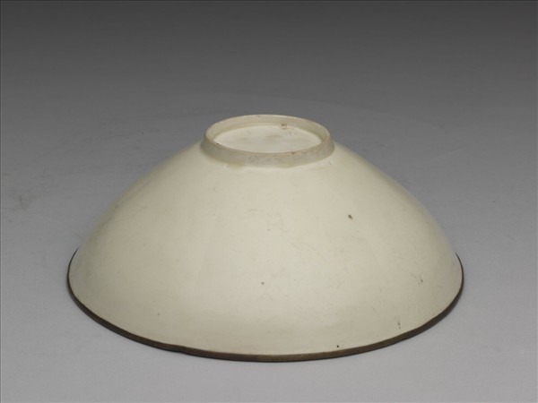 定窯 白瓷劃花蓮花紋碗