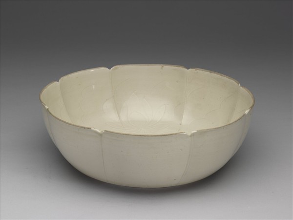 定窯 白瓷劃花蓮紋花式洗